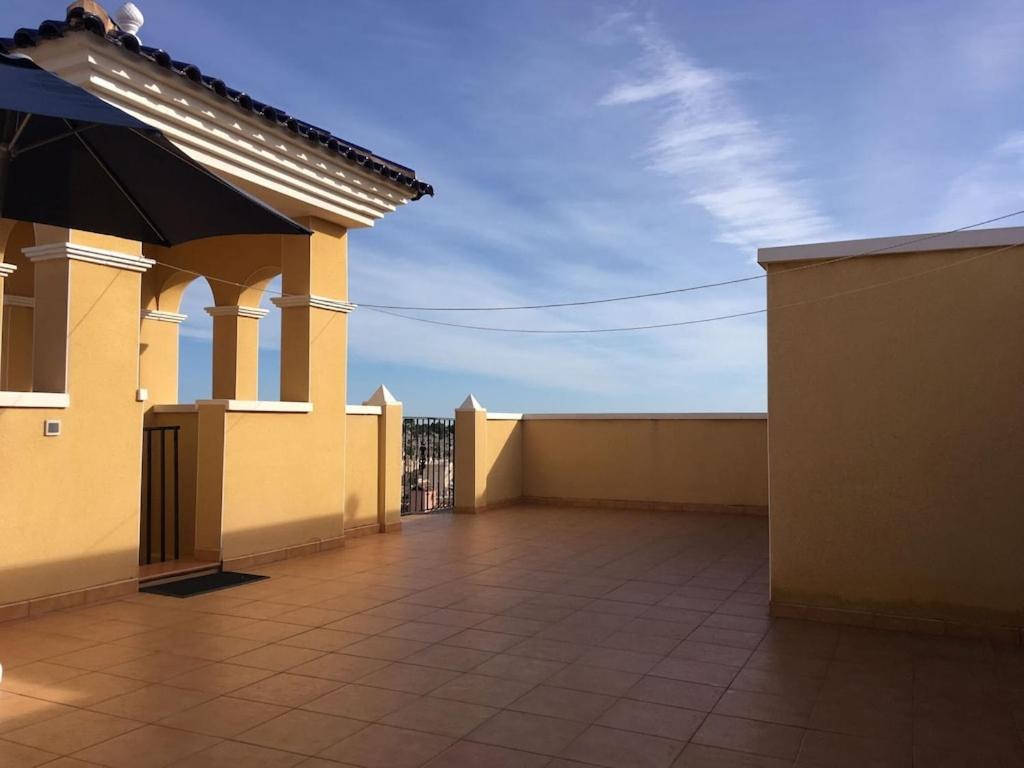 Top Floor Spacious Apartment With Roof Terrace อาลิกันเต ภายนอก รูปภาพ